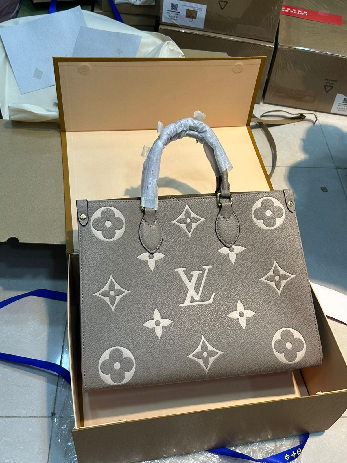 LV On the go MM with Brand Box